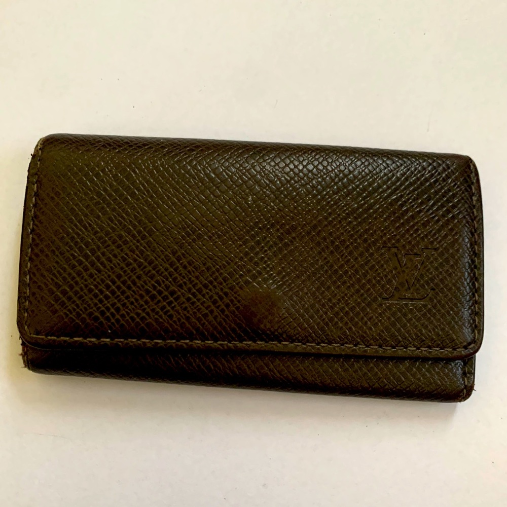 Louis Vuitton Taiga Multicles 4 Keyholder